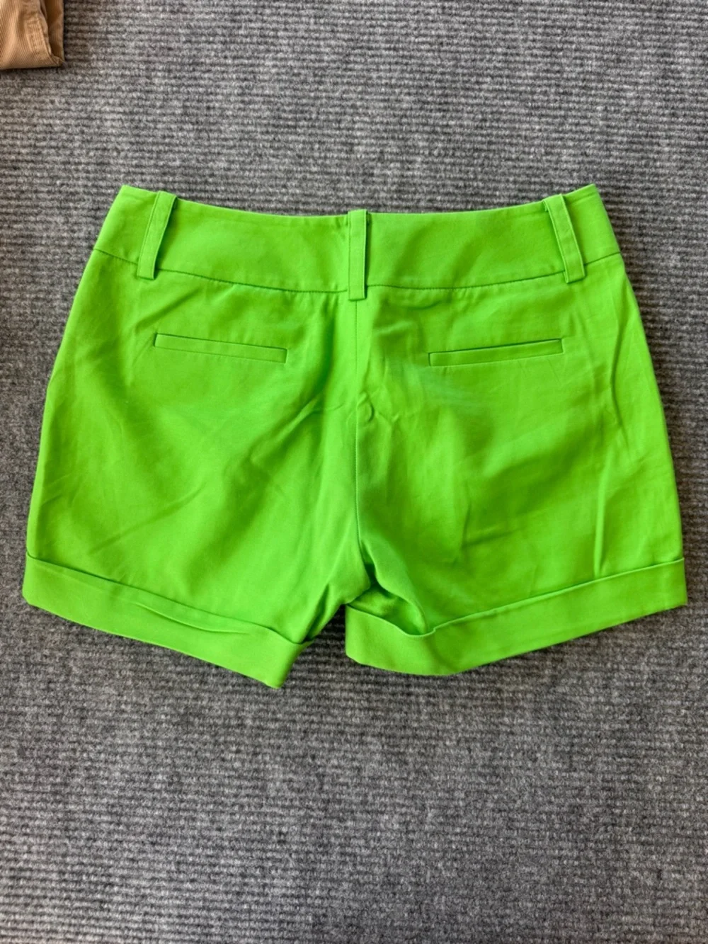Vince Camuto Green chino tailored shorts women’s sz 6